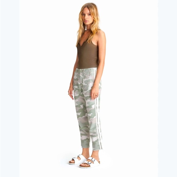 Mother Denim The Shaker Chop Crop Fray Desert Print Camo Cropped Pants, Size 27 - Picture 3 of 15
